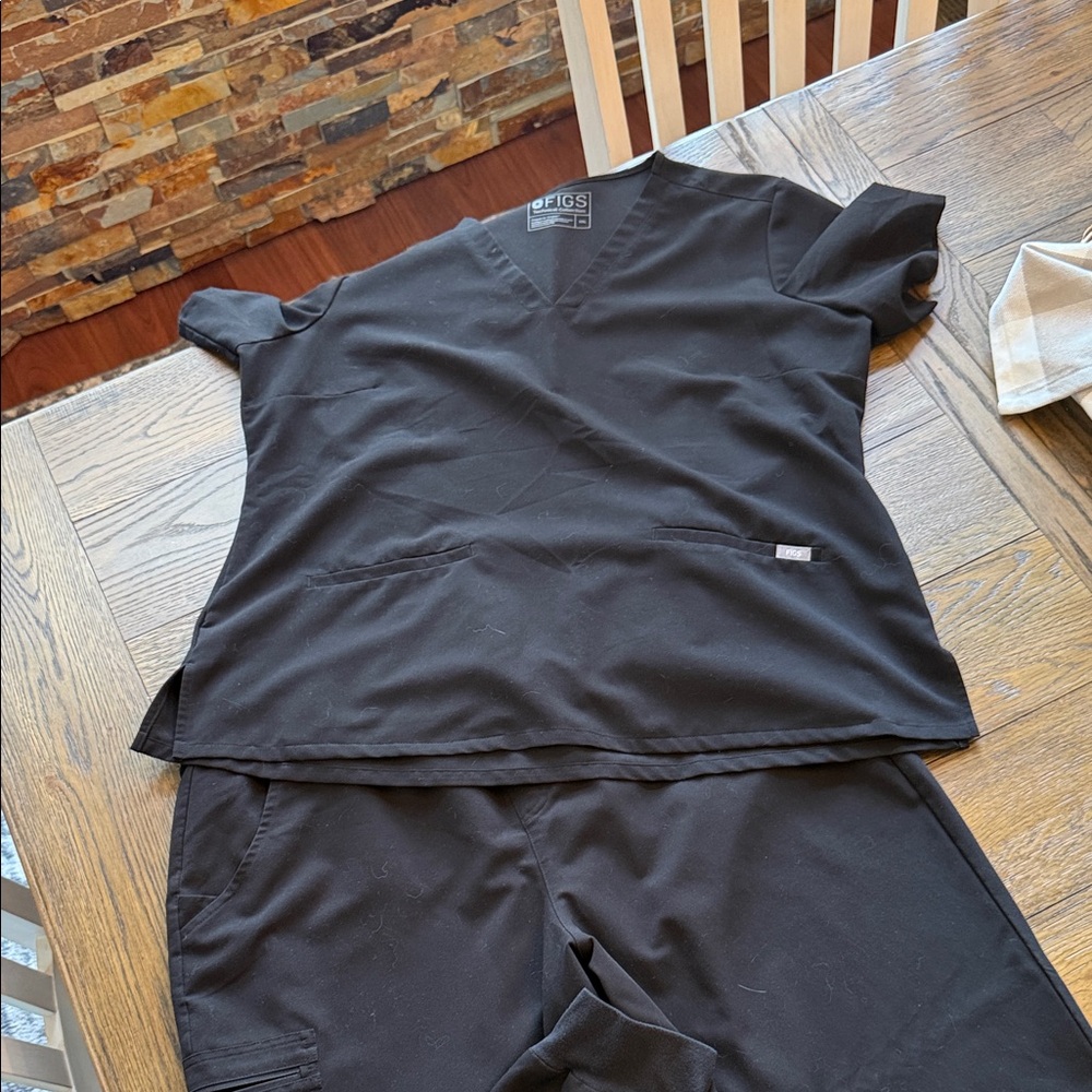 Figs Classic Black Scrub Set